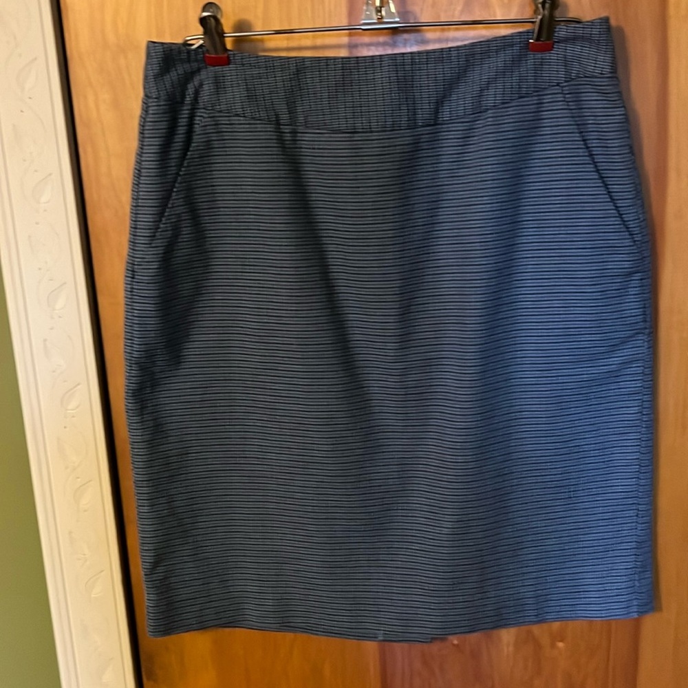 L.L. Bean Favorite Fit skirt size 6